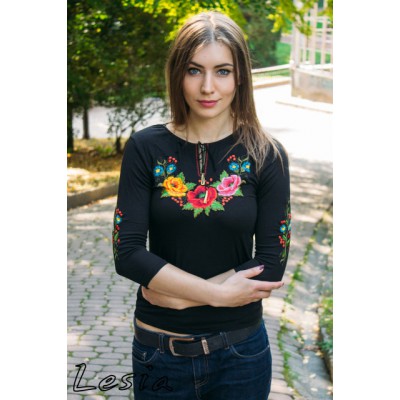 Embroidered t-shirt with 3/4 sleeves "Malves" on black